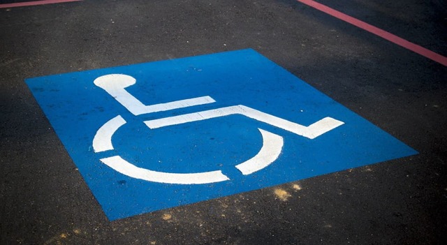 Что такое парковочное разрешение? Кто может парковаться на парковке для инвалидов в 2019 году в Москве?