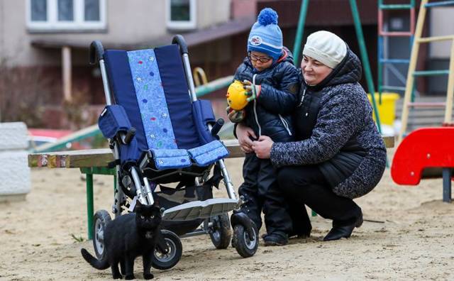 Пенсия детям-инвалидам в 2021 году: сколько получает ребенок и мать, размер индексации выплат